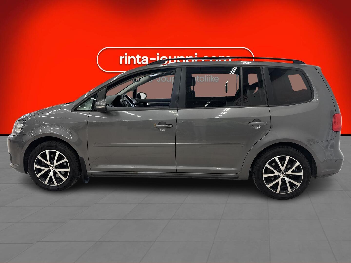 VOLKSWAGEN Touran 2013