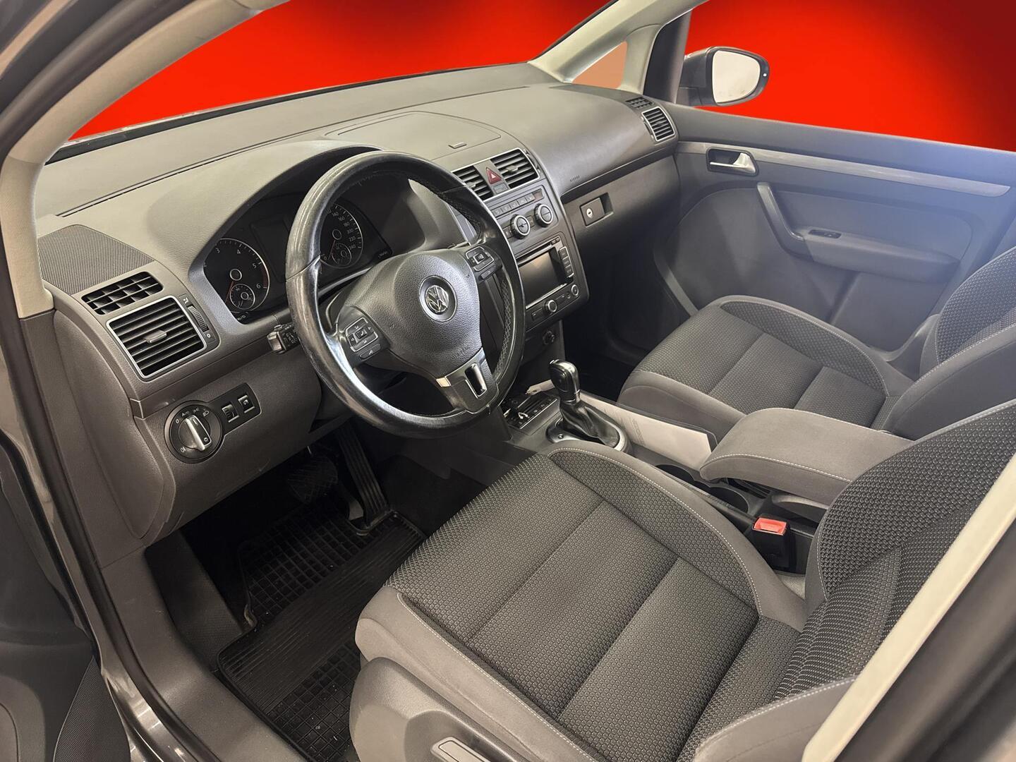 VOLKSWAGEN Touran 2013