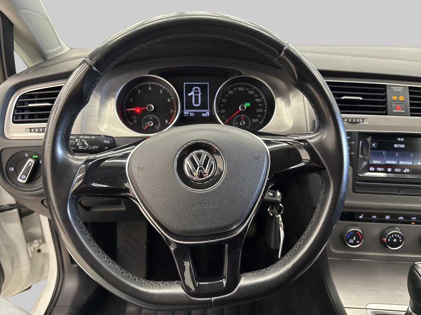 VOLKSWAGEN Golf 2015