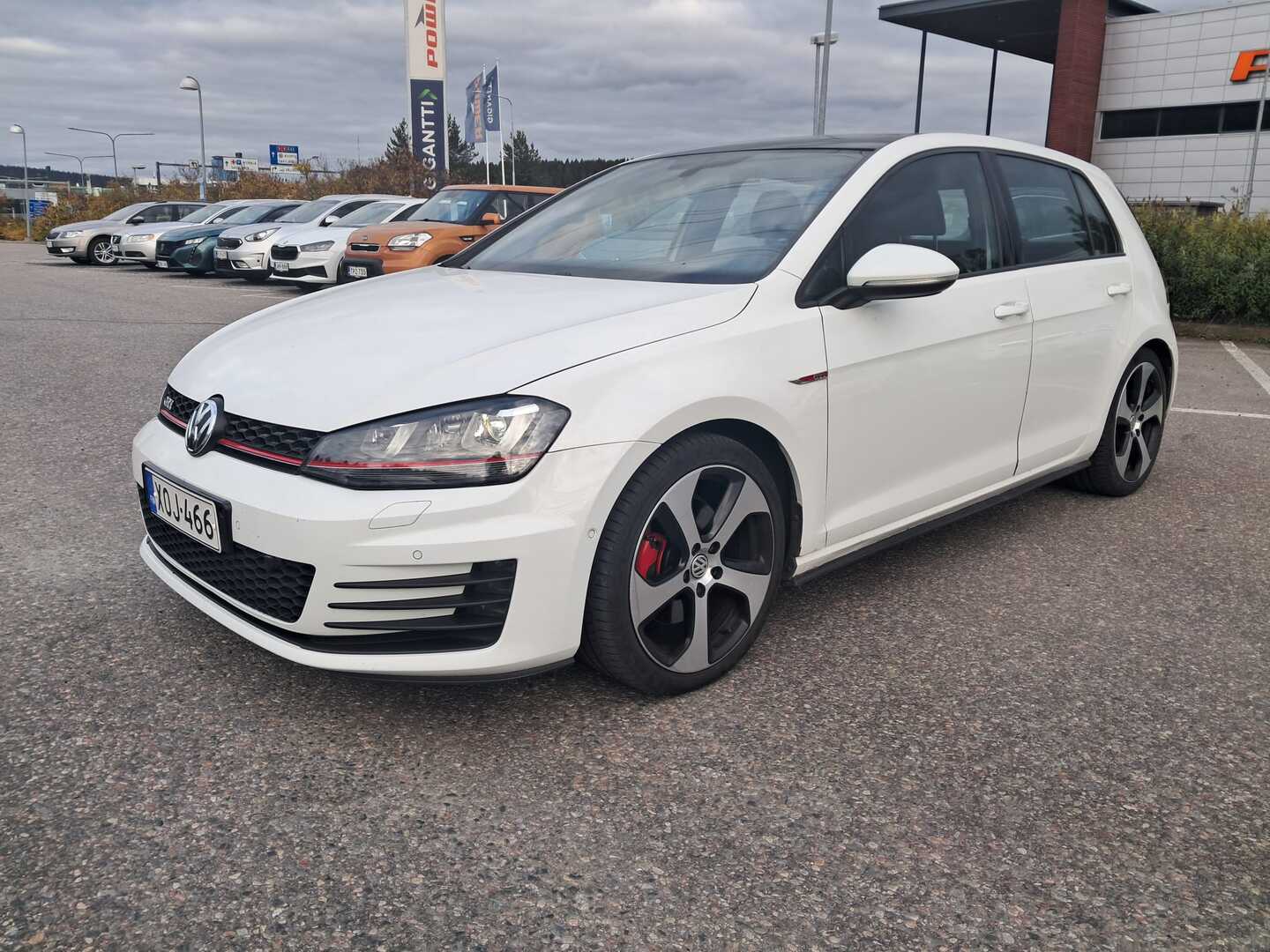 VOLKSWAGEN Golf 2015