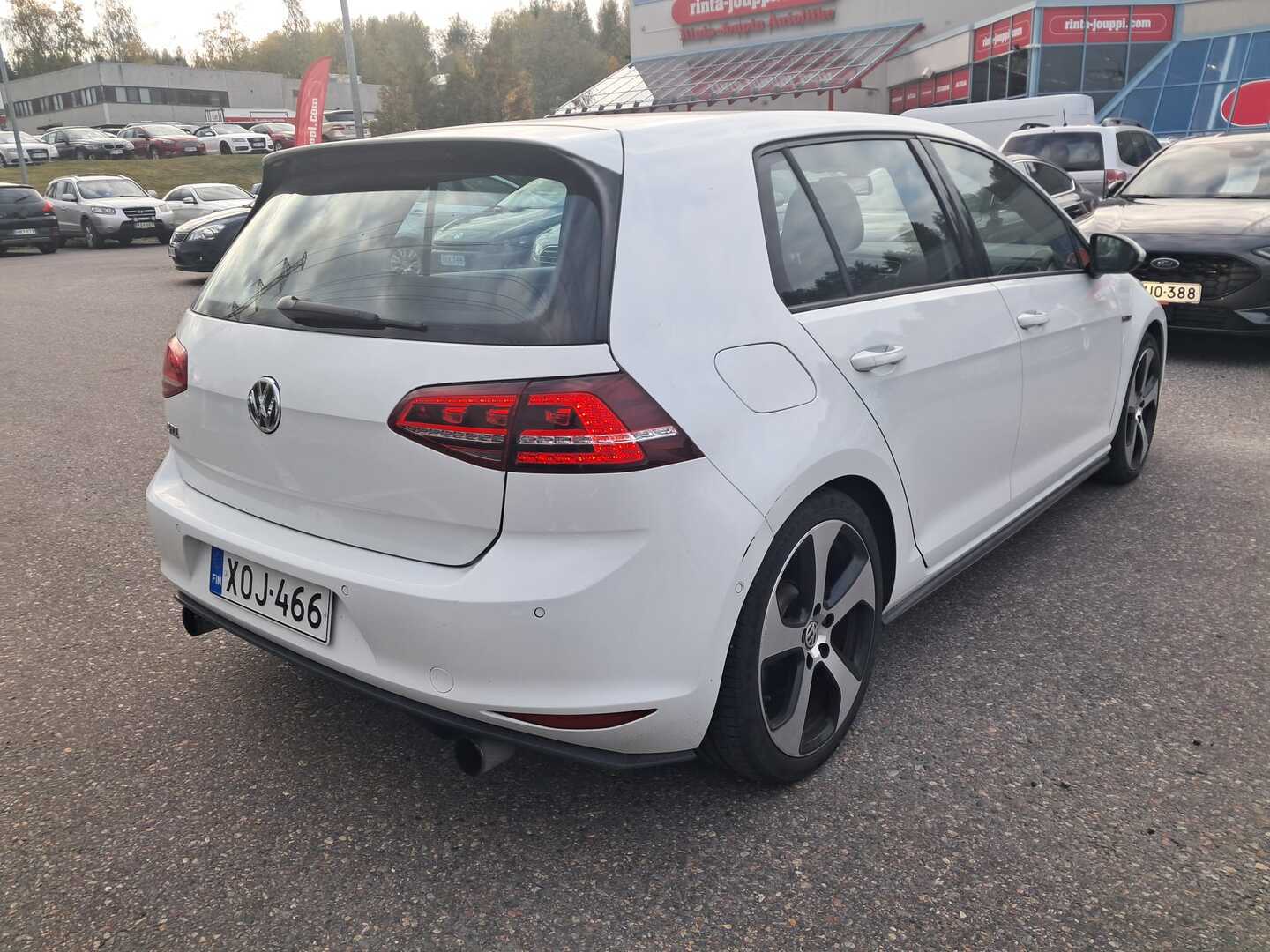 VOLKSWAGEN Golf 2015
