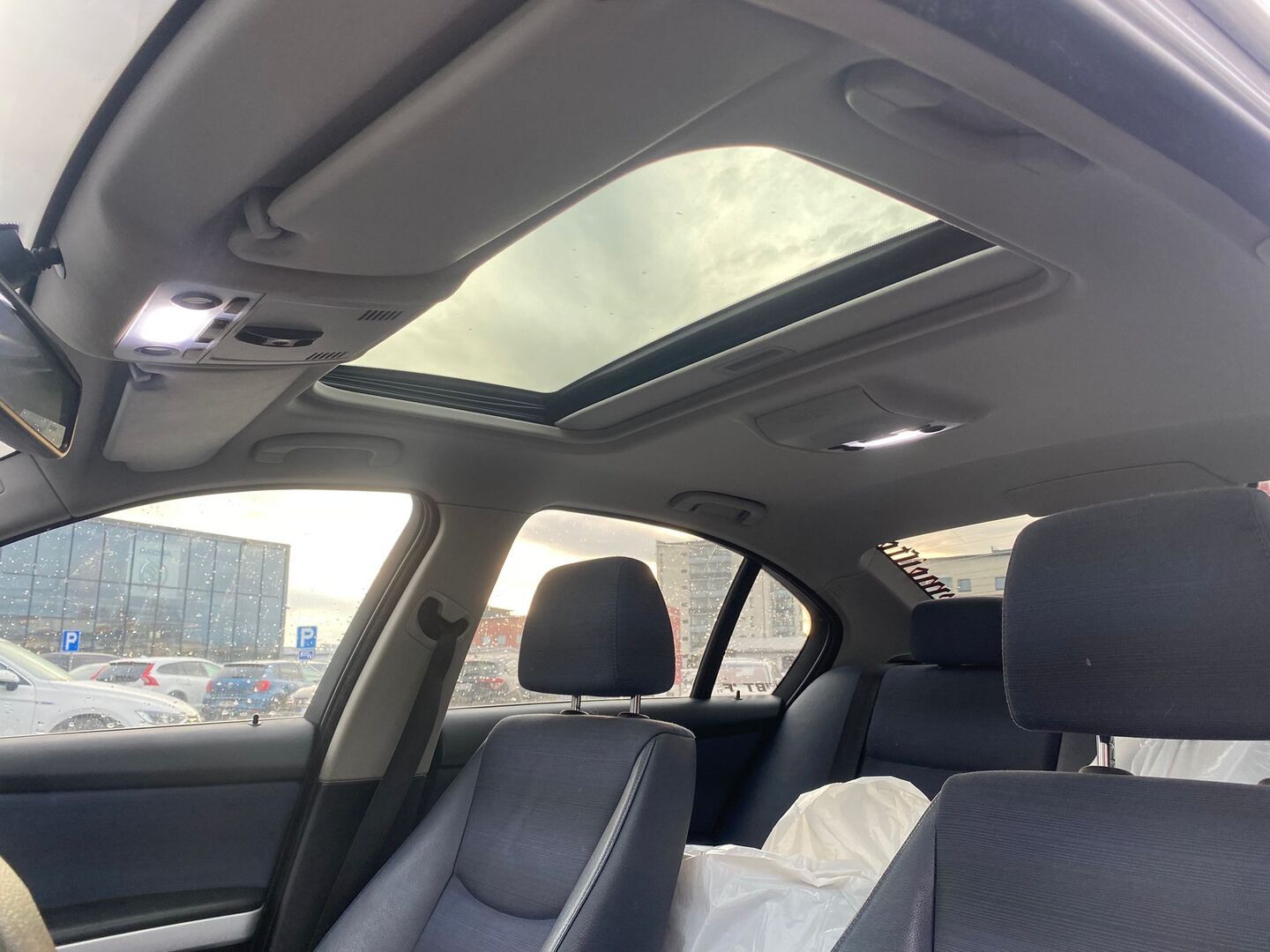 BMW 330 2006