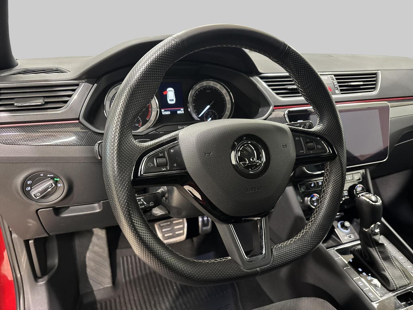 SKODA SUPERB 2019