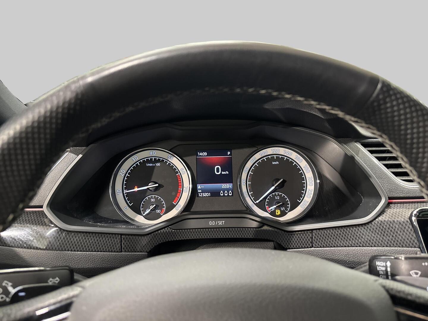 SKODA SUPERB 2019
