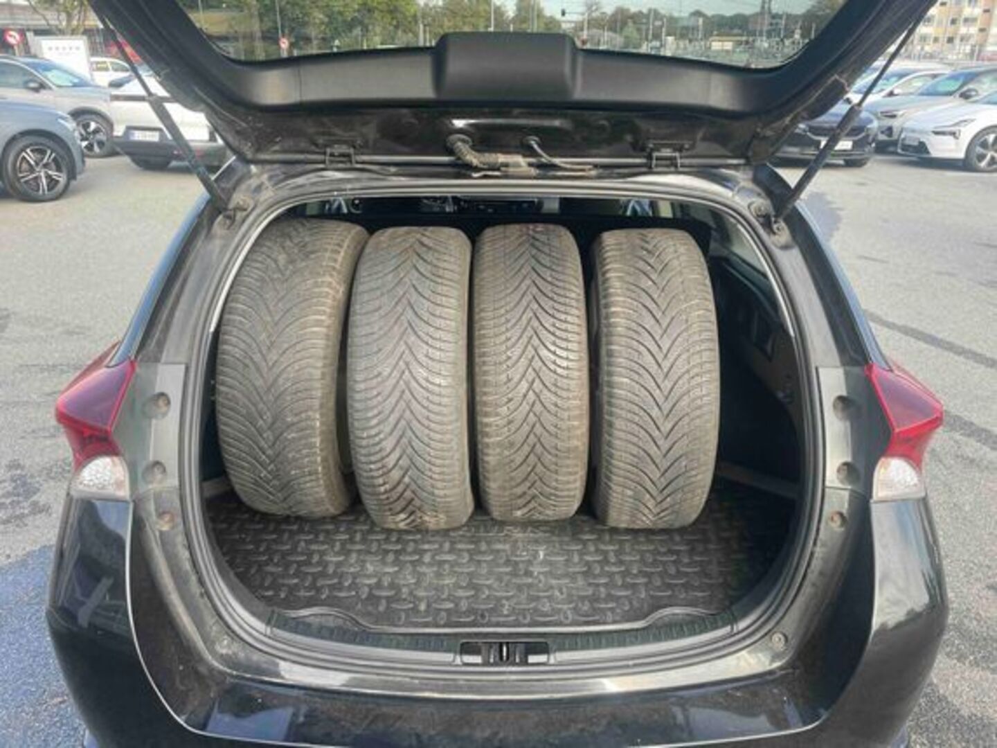 TOYOTA AURIS 2018