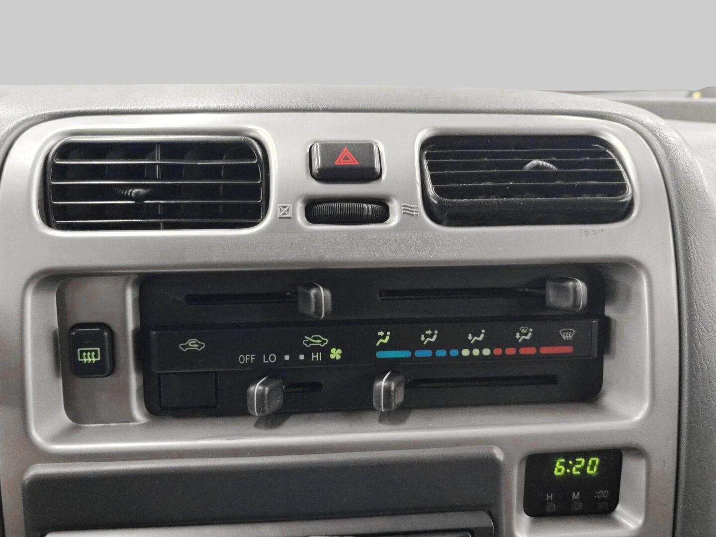 TOYOTA Hiace 2007