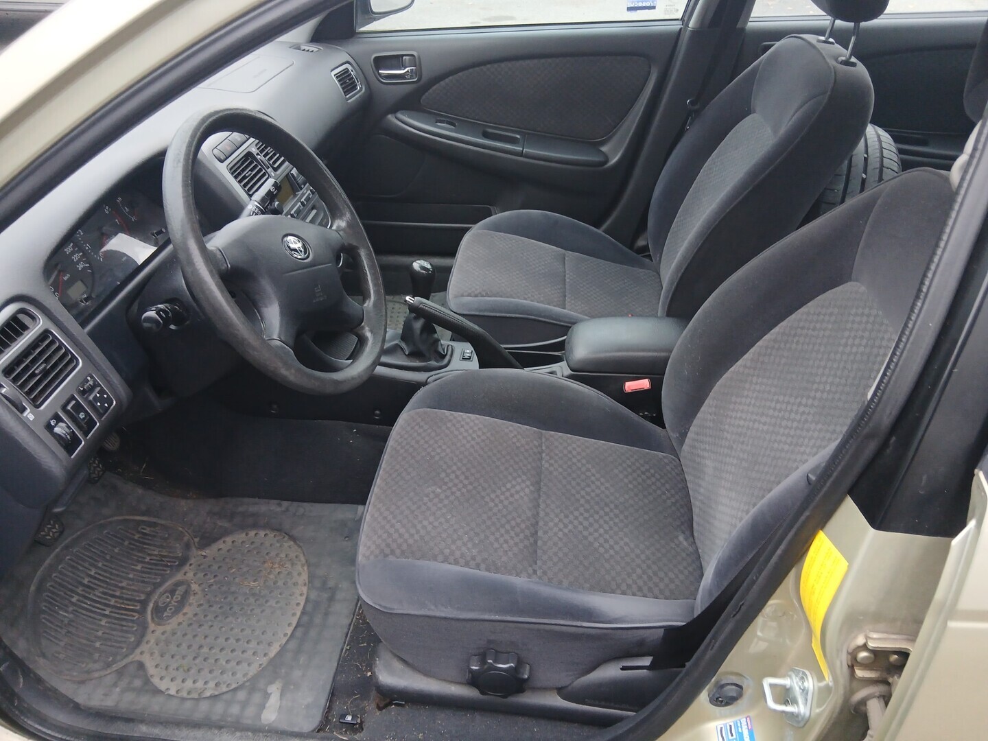 TOYOTA Avensis 2001