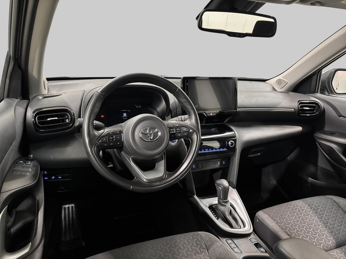 TOYOTA Yaris Cross 2023