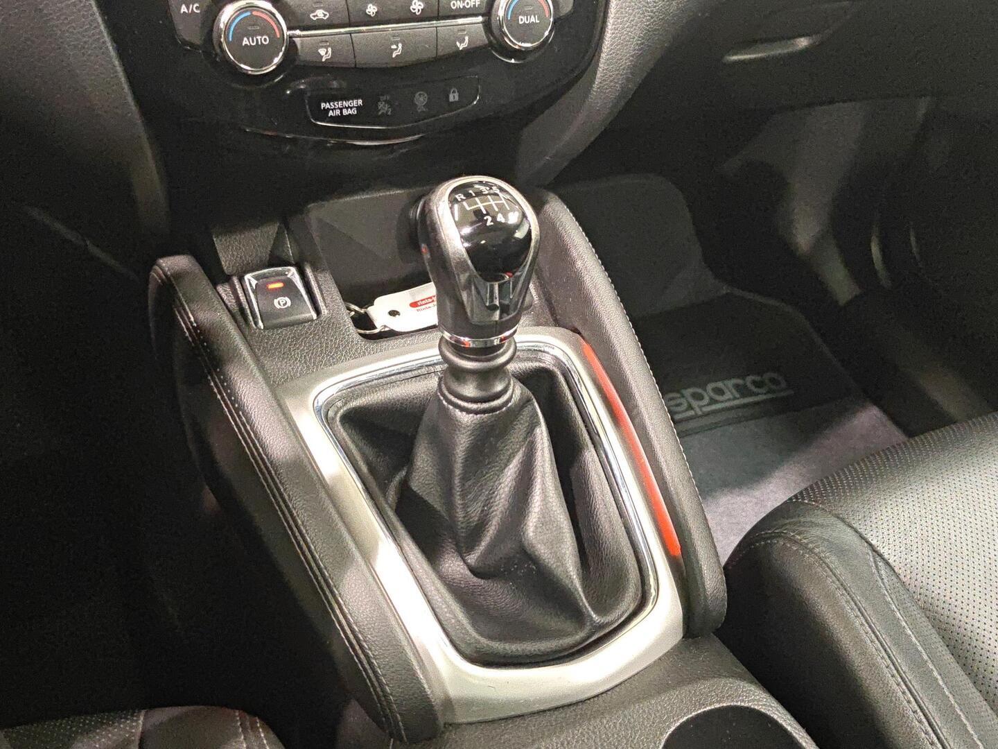 NISSAN Qashqai 2015