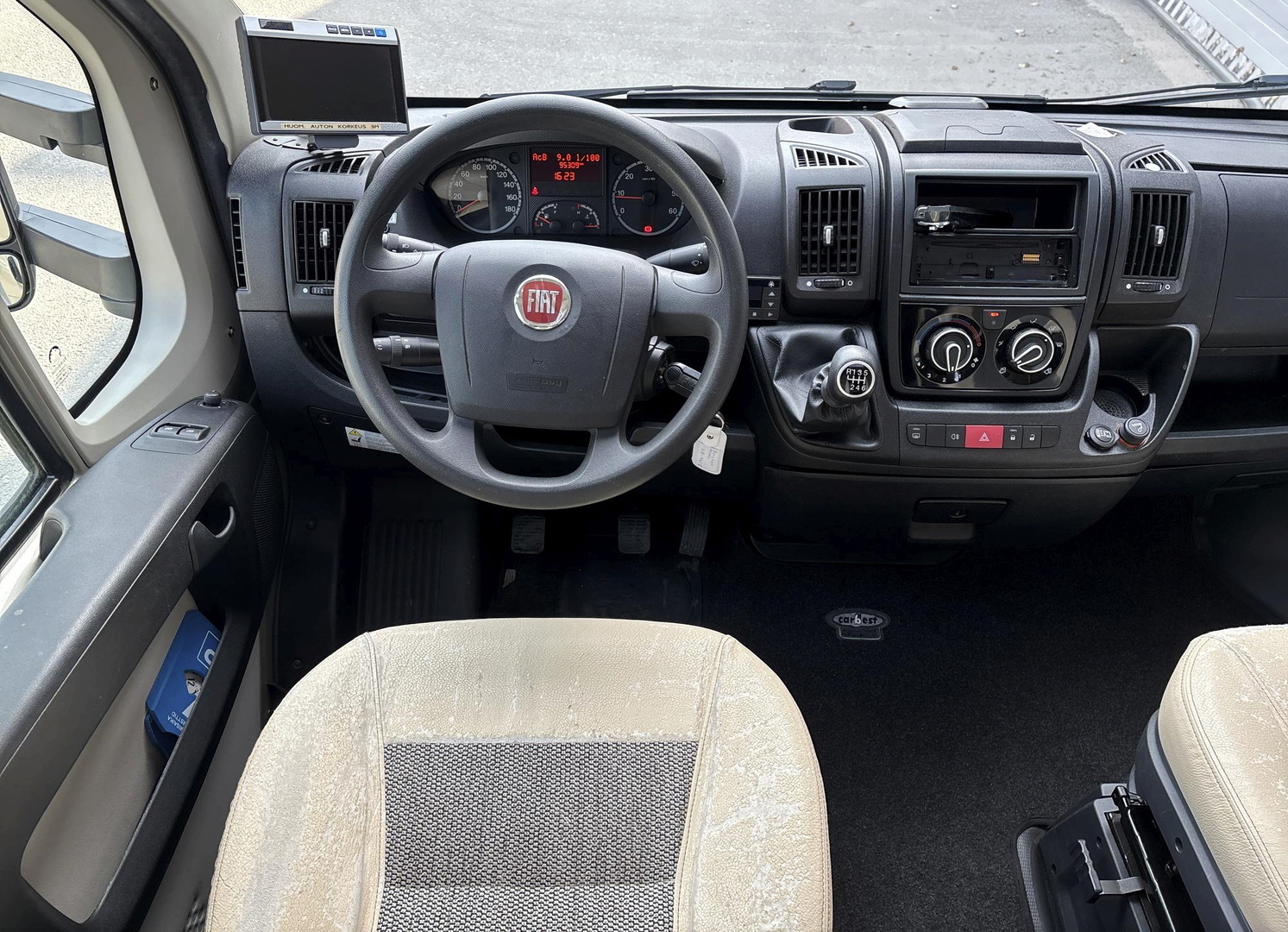 BÜRSTNER Nexxo T 715G 2013