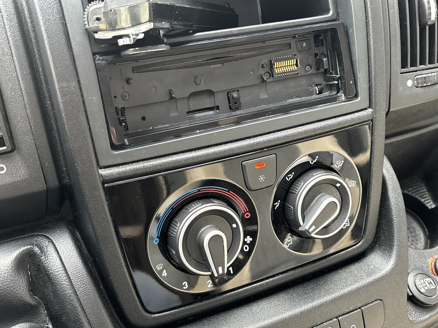 BÜRSTNER Nexxo T 715G 2013