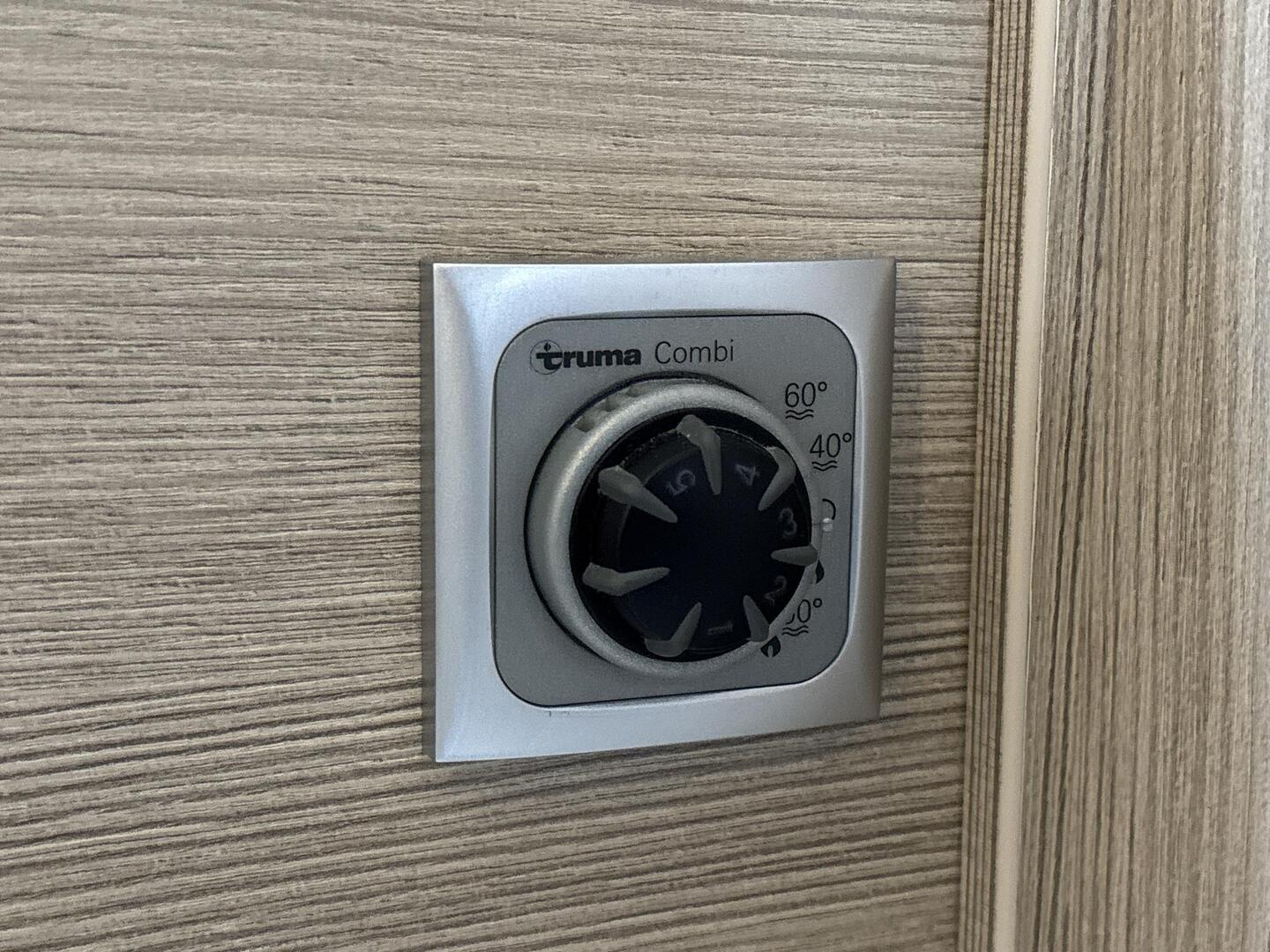 BÜRSTNER Nexxo T 715G 2013