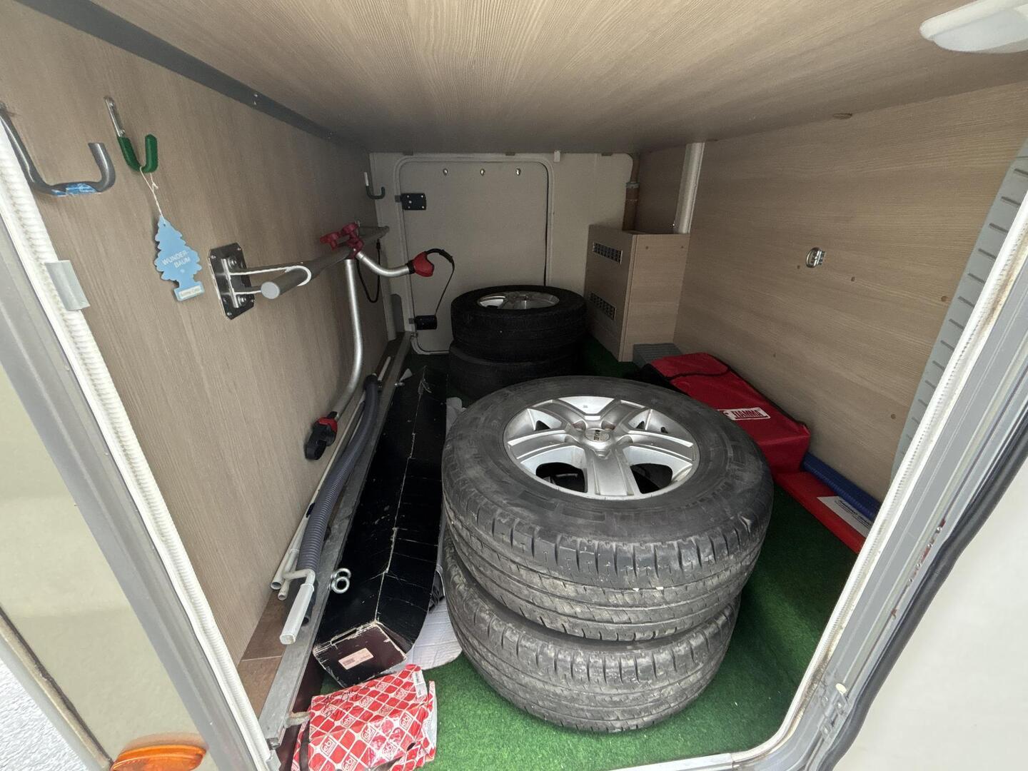 BÜRSTNER Nexxo T 715G 2013