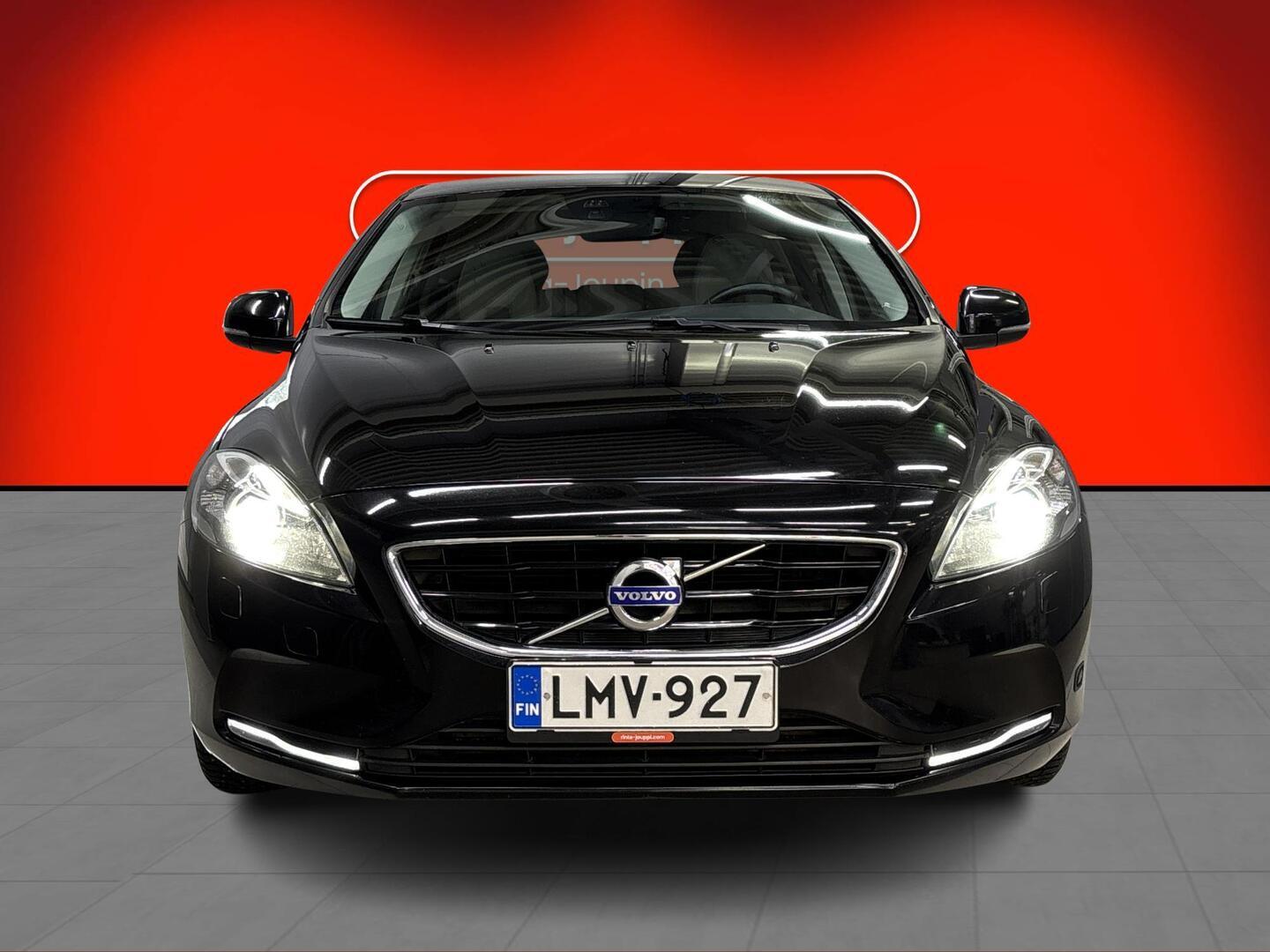 VOLVO V40 2016