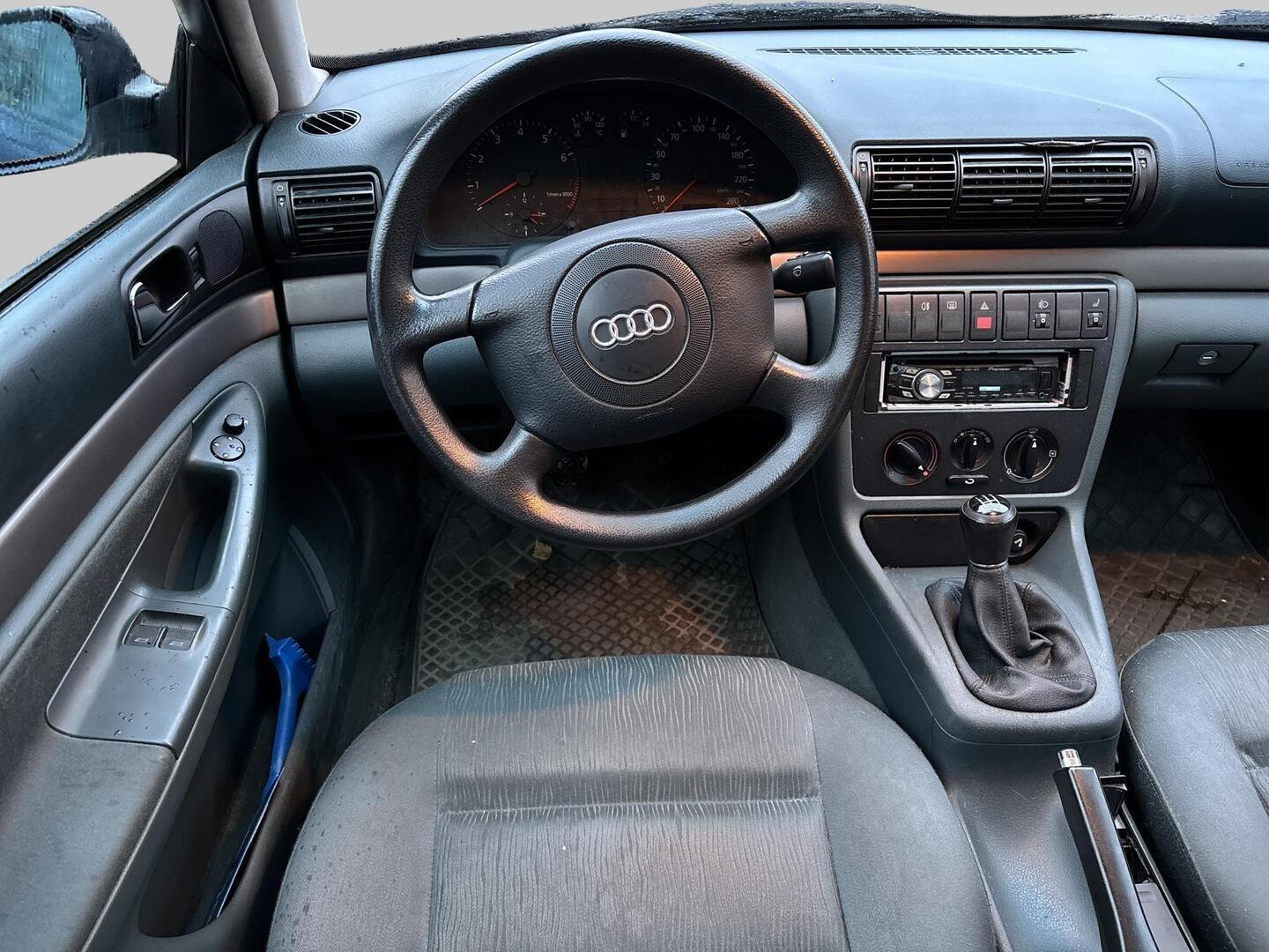 AUDI A4 1998