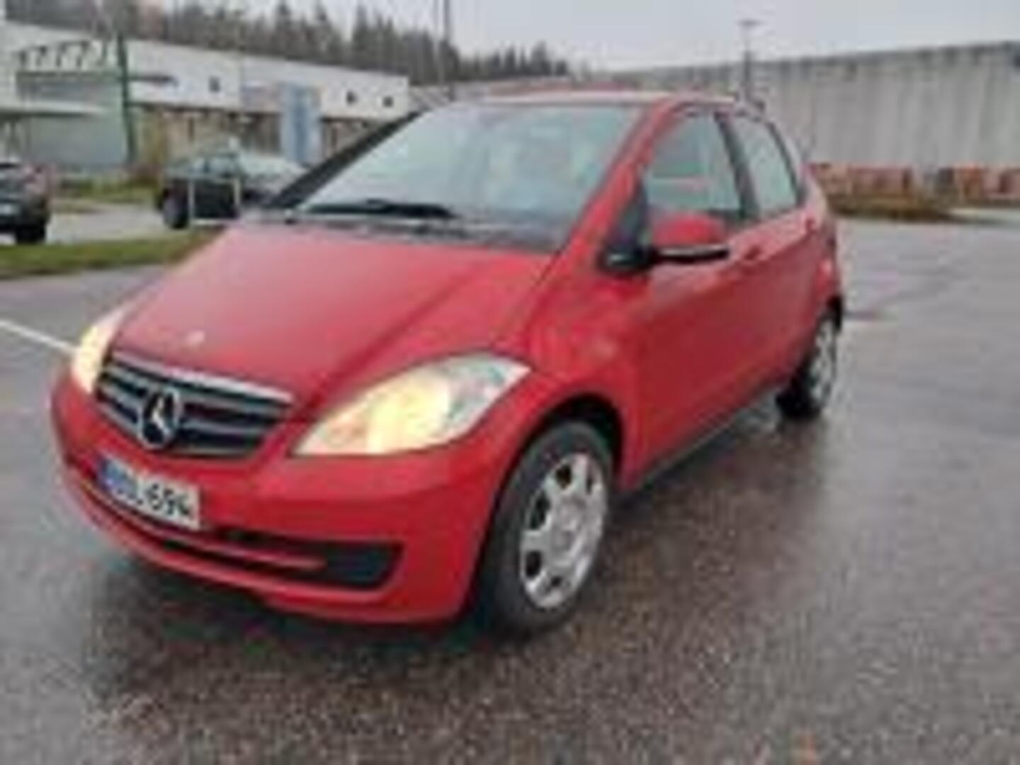 MERCEDES-BENZ A 2010