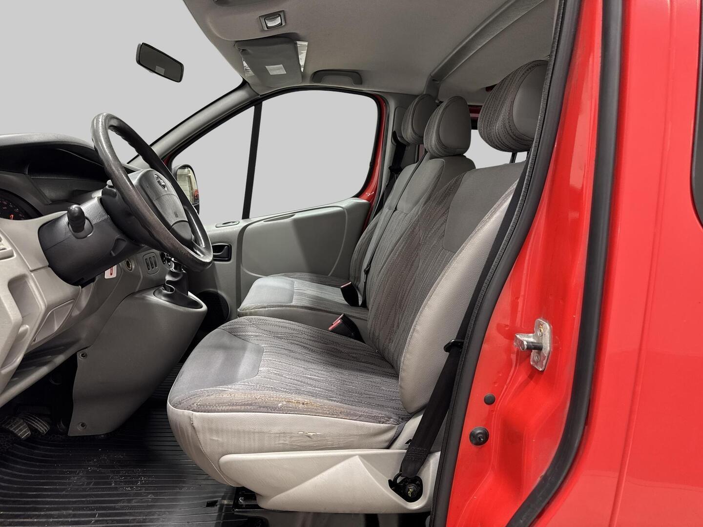 NISSAN Primastar 2010