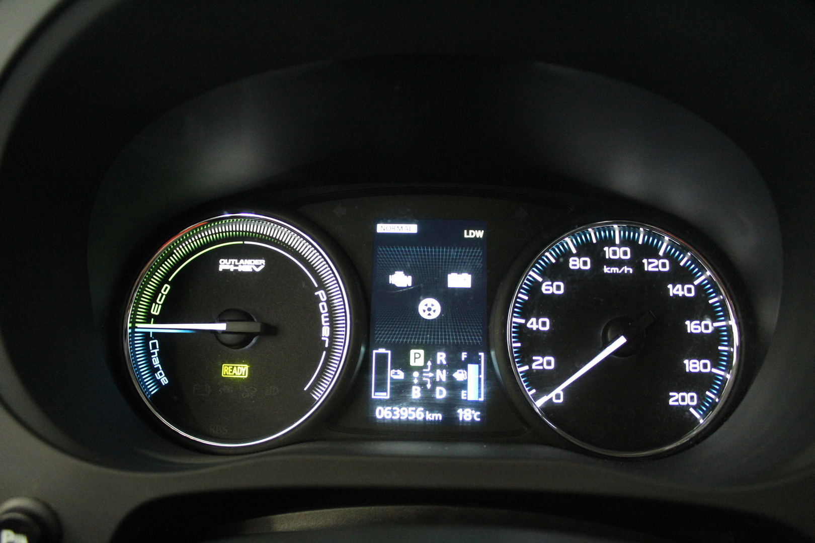 MITSUBISHI OUTLANDER PHEV 2015