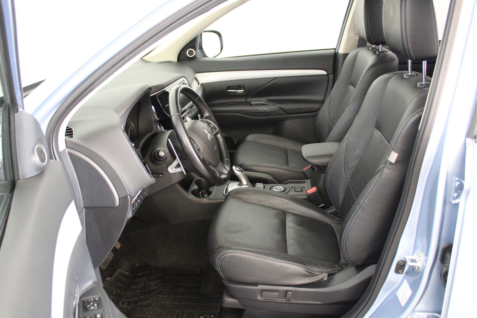 MITSUBISHI OUTLANDER PHEV 2015