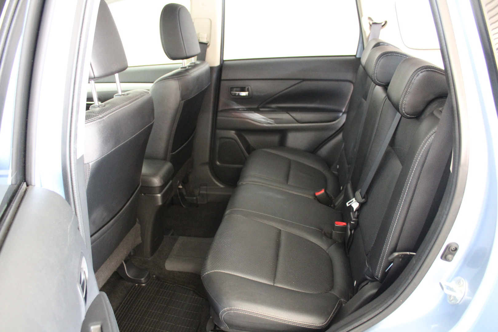 MITSUBISHI OUTLANDER PHEV 2015