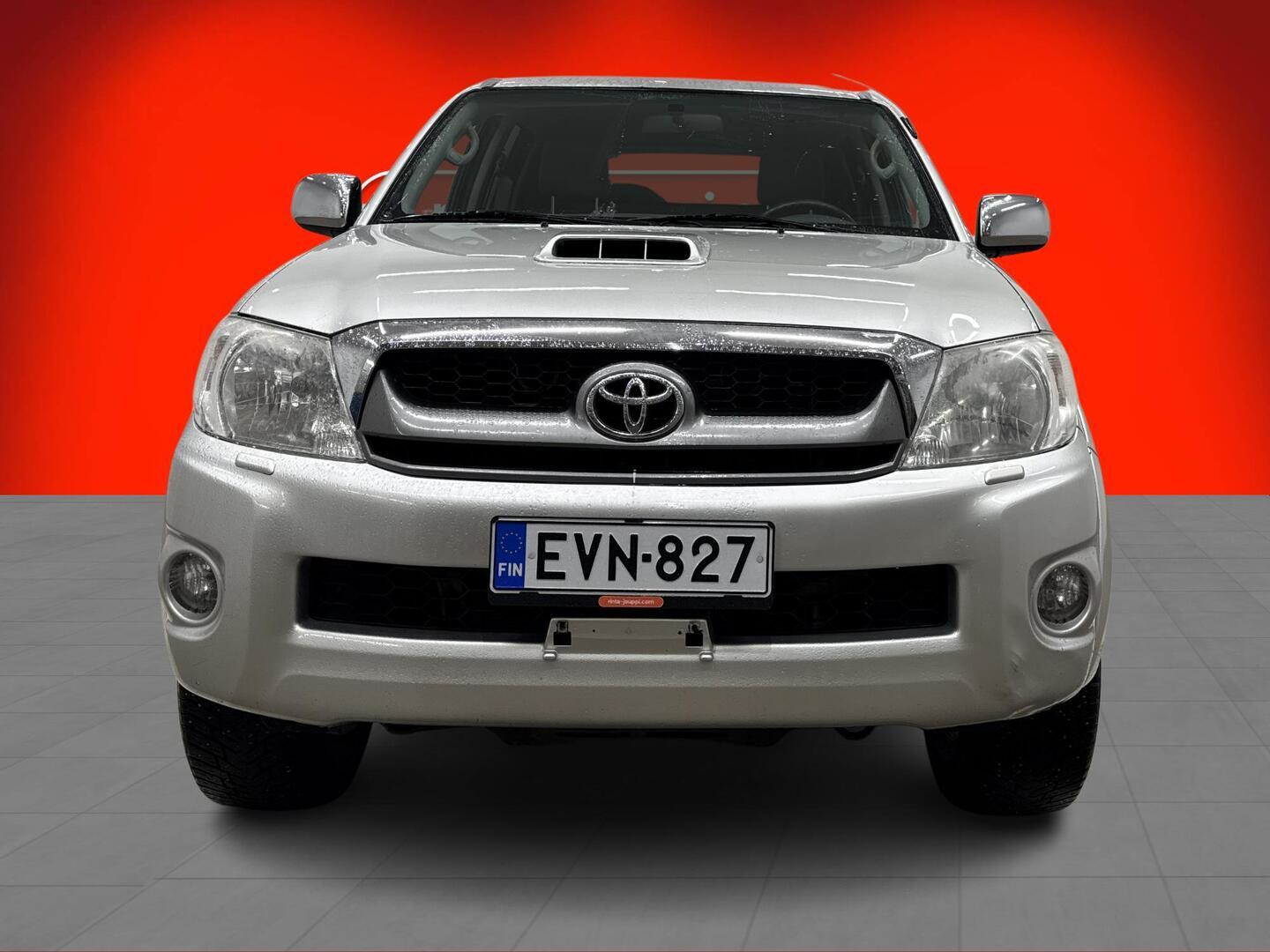 TOYOTA Hilux 2011