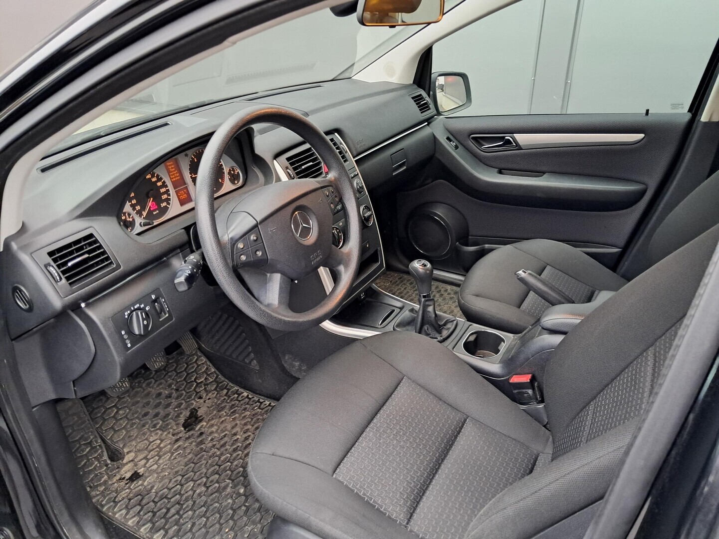 MERCEDES-BENZ B 2011