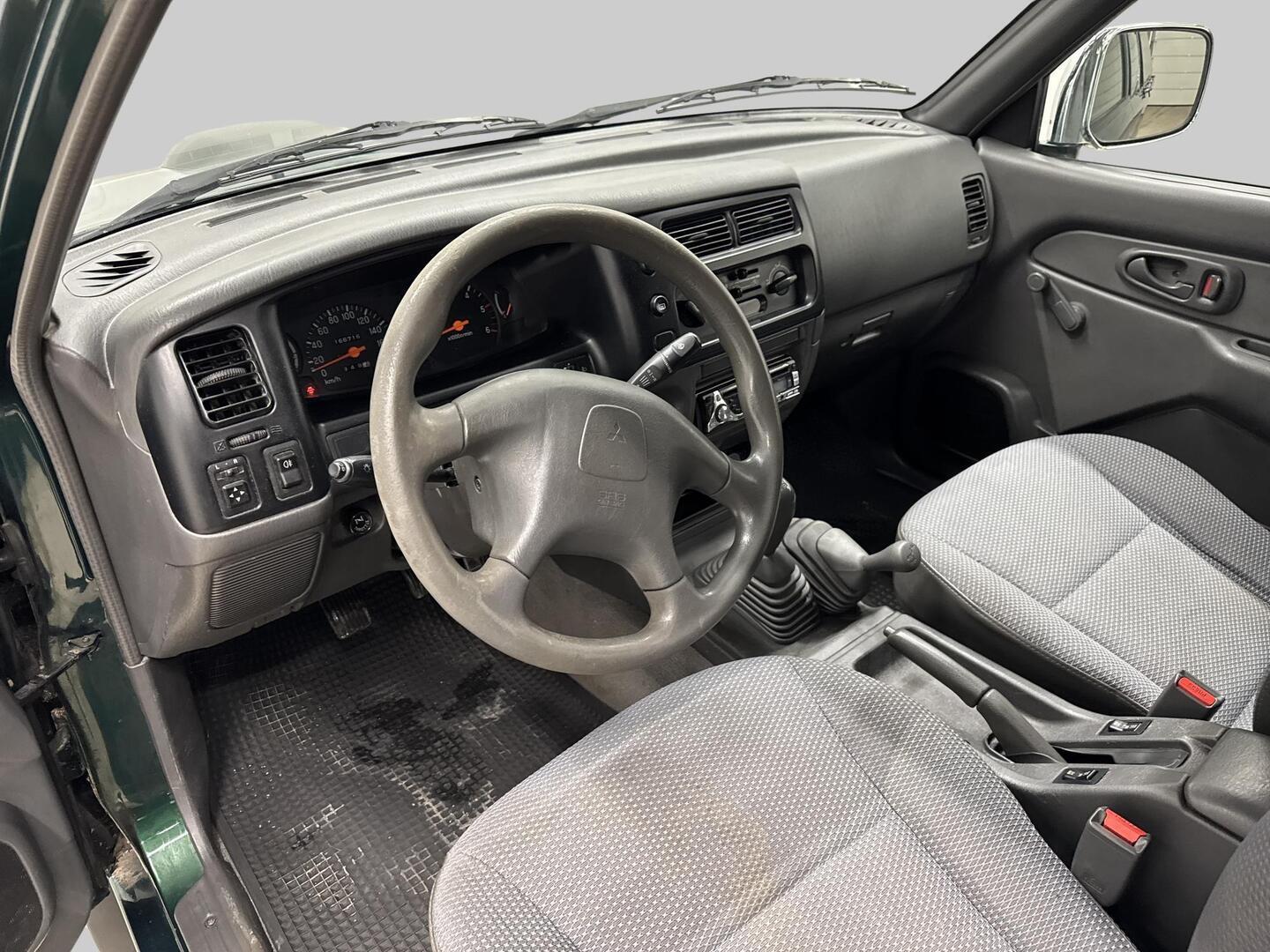 MITSUBISHI L200 2002