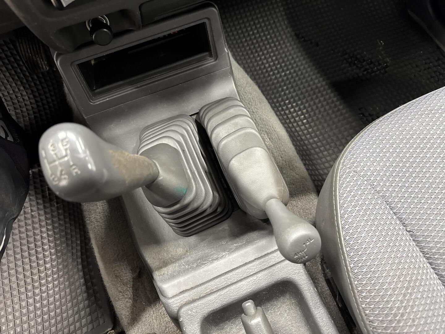 MITSUBISHI L200 2002