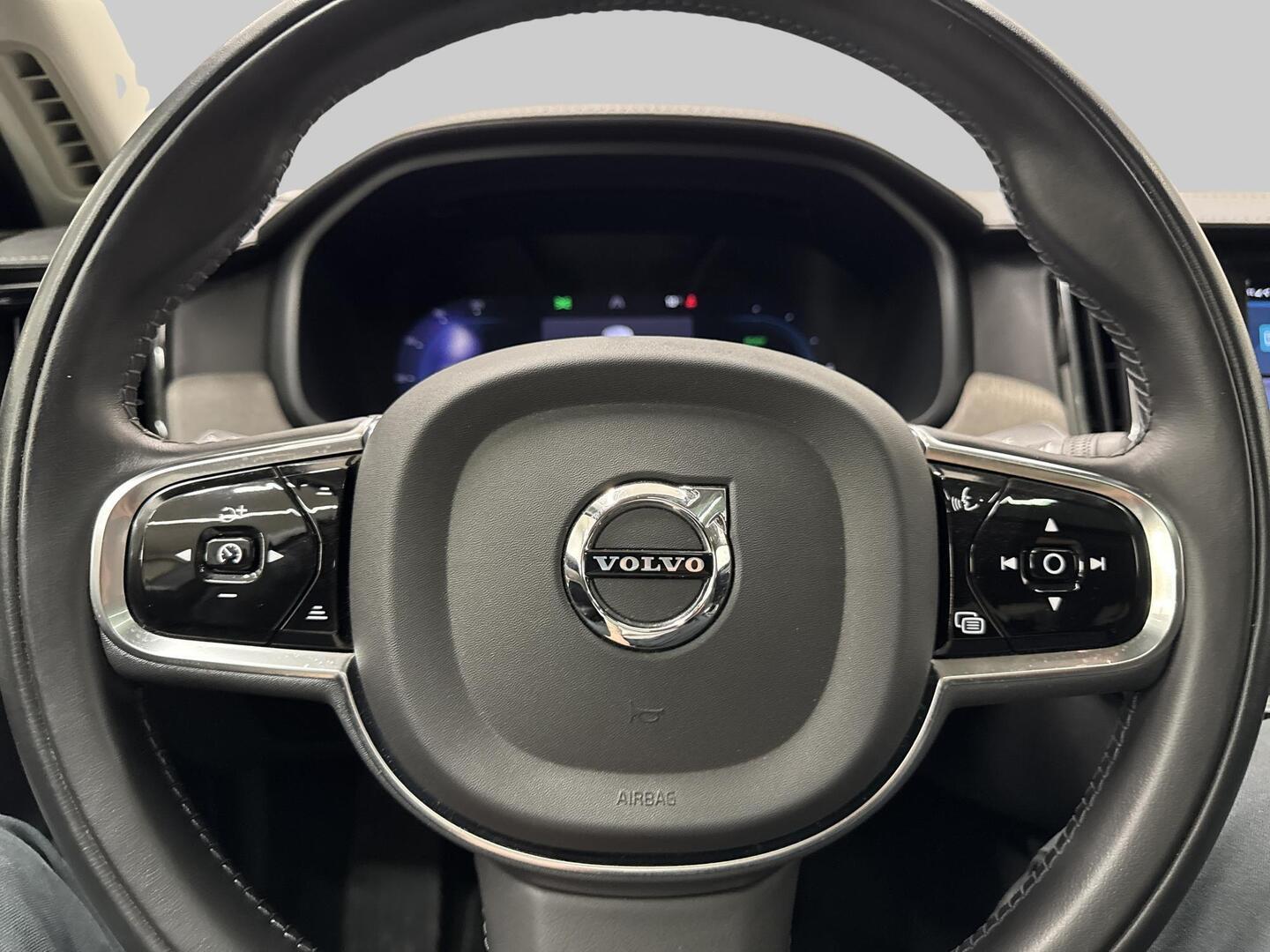VOLVO S90 2022