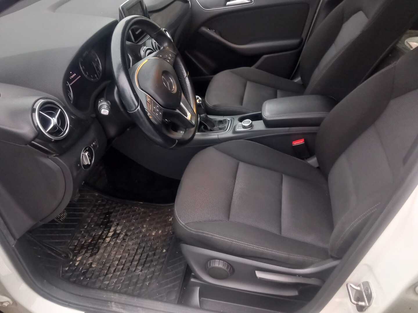 MERCEDES-BENZ B 2012