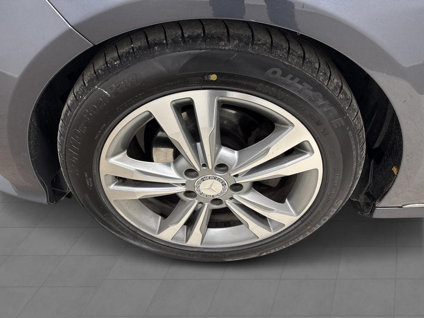 MERCEDES-BENZ E 2015