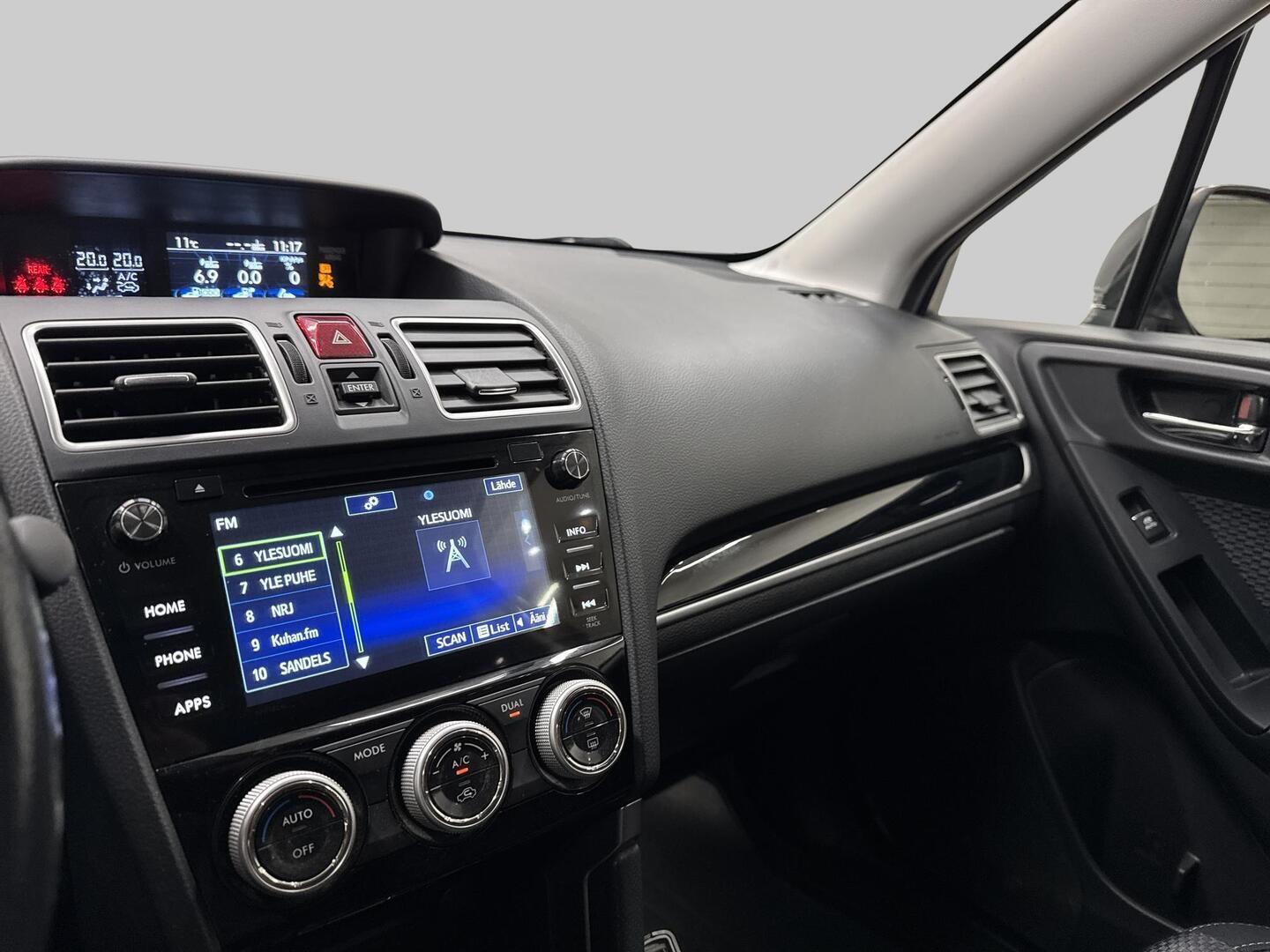 SUBARU Forester 2016