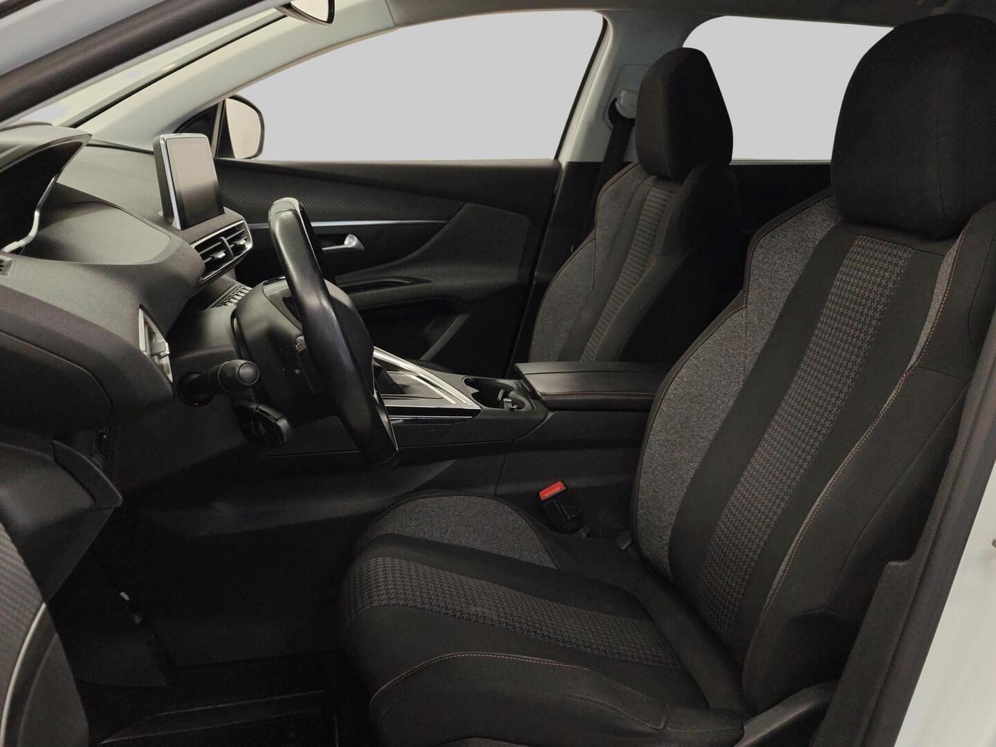 PEUGEOT 5008 2018