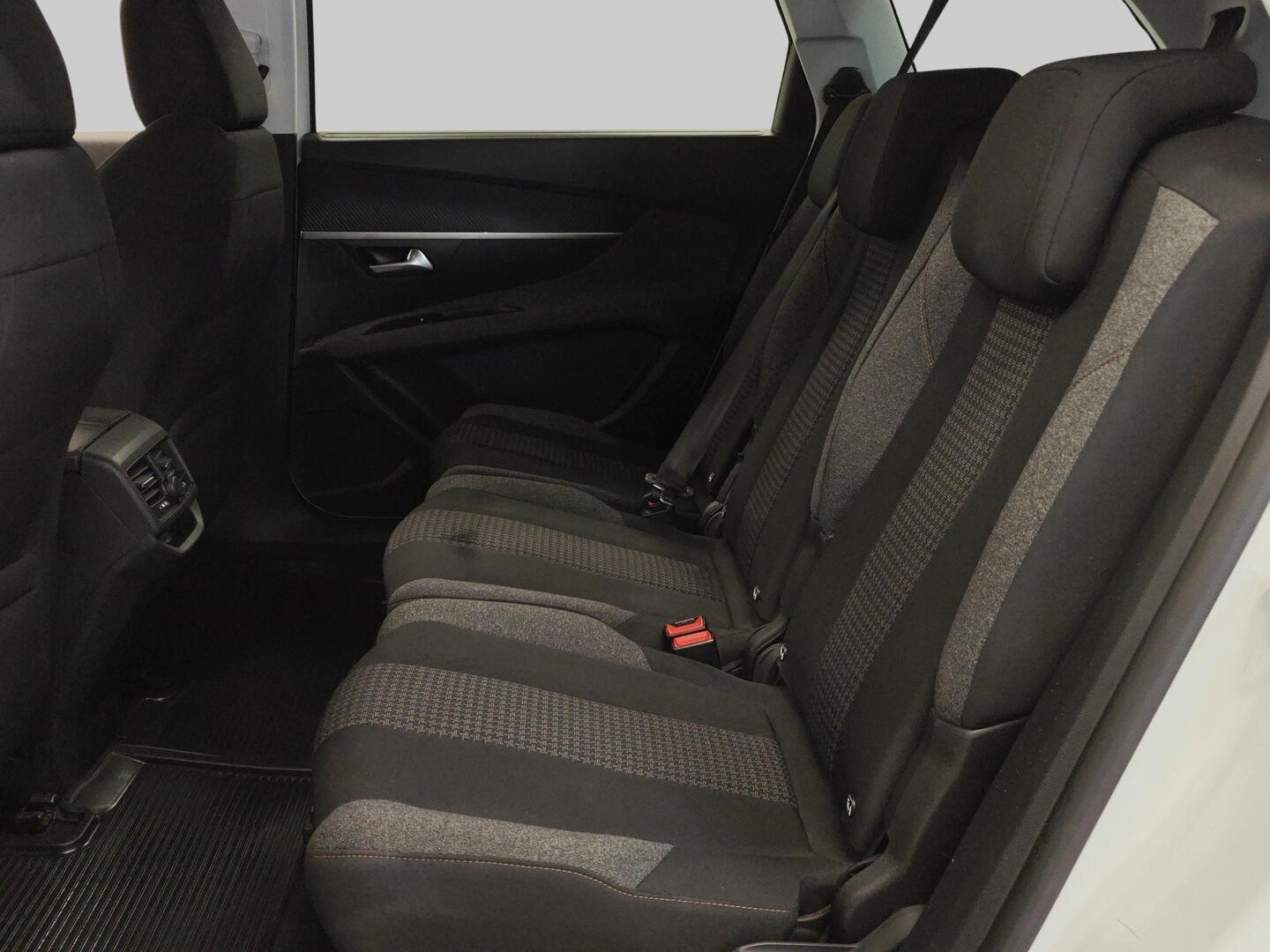 PEUGEOT 5008 2018