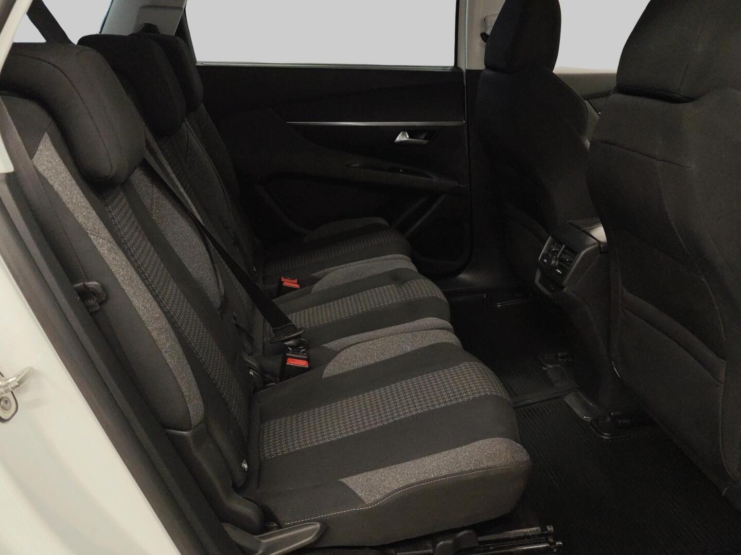 PEUGEOT 5008 2018