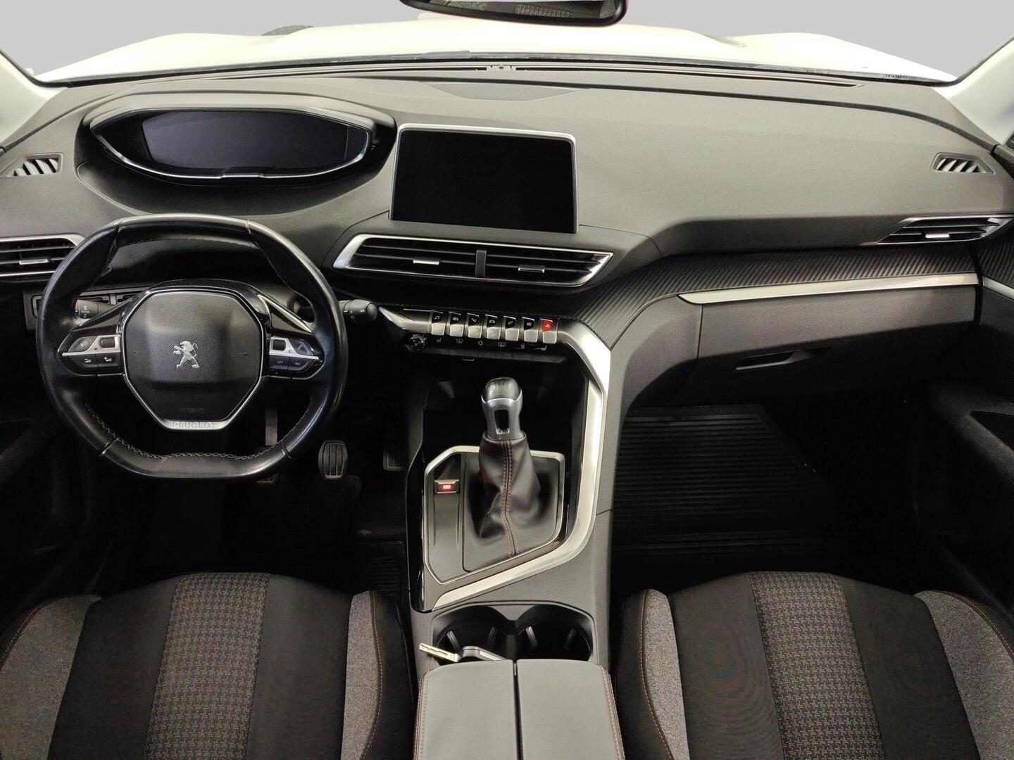 PEUGEOT 5008 2018
