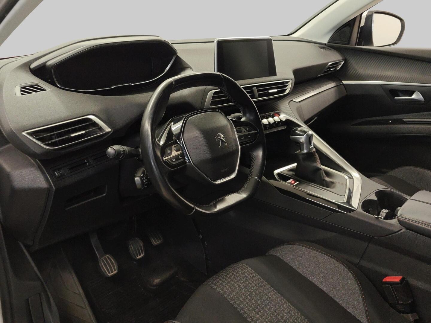 PEUGEOT 5008 2018