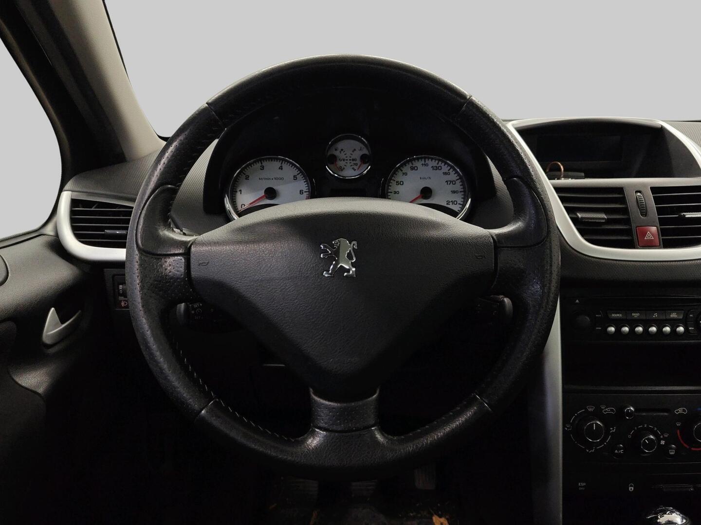 PEUGEOT 207 2011
