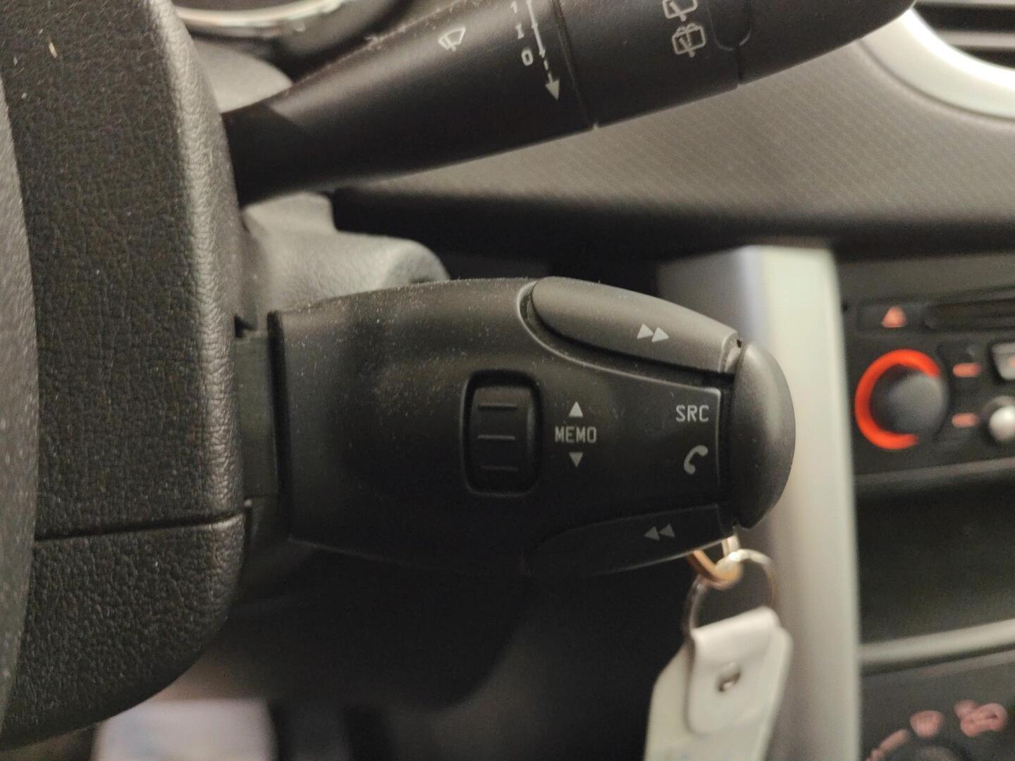 PEUGEOT 207 2011