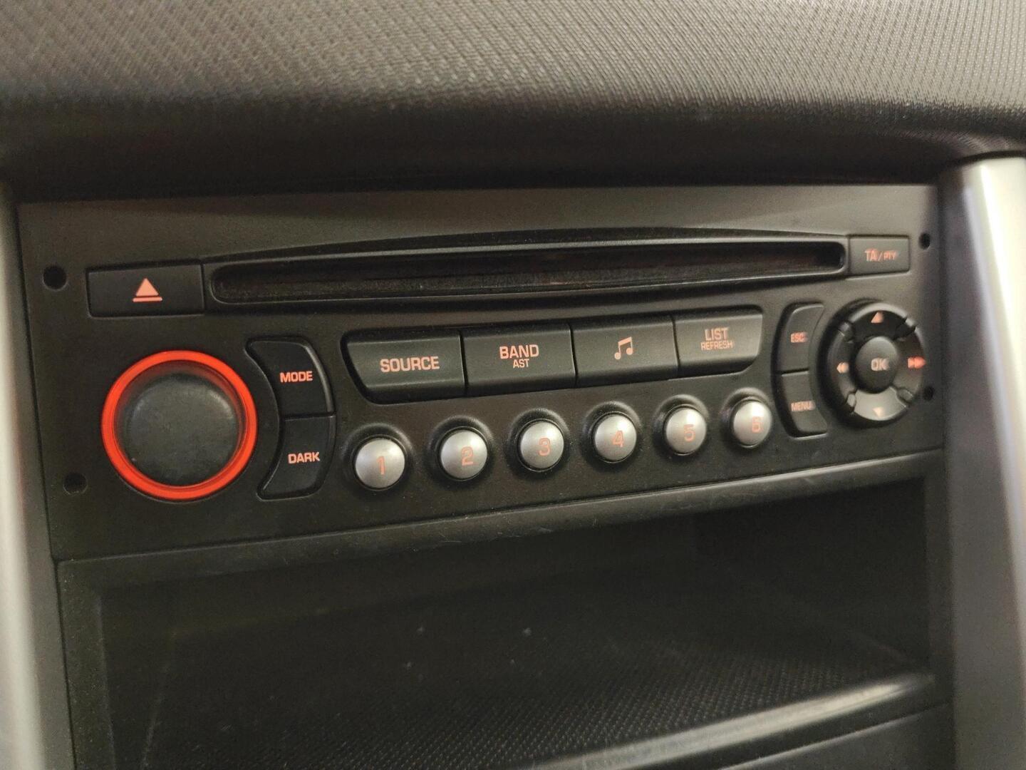 PEUGEOT 207 2011