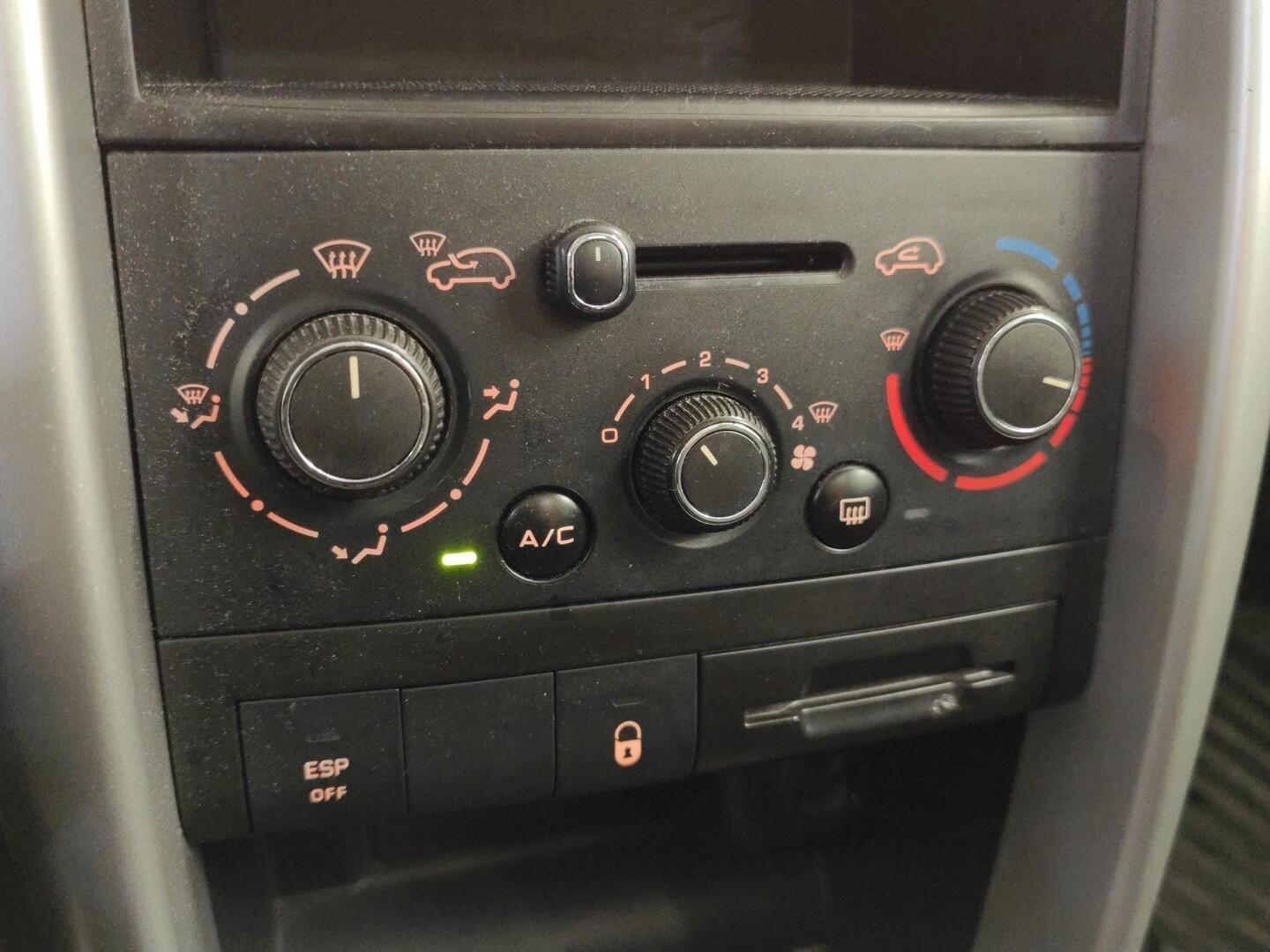 PEUGEOT 207 2011