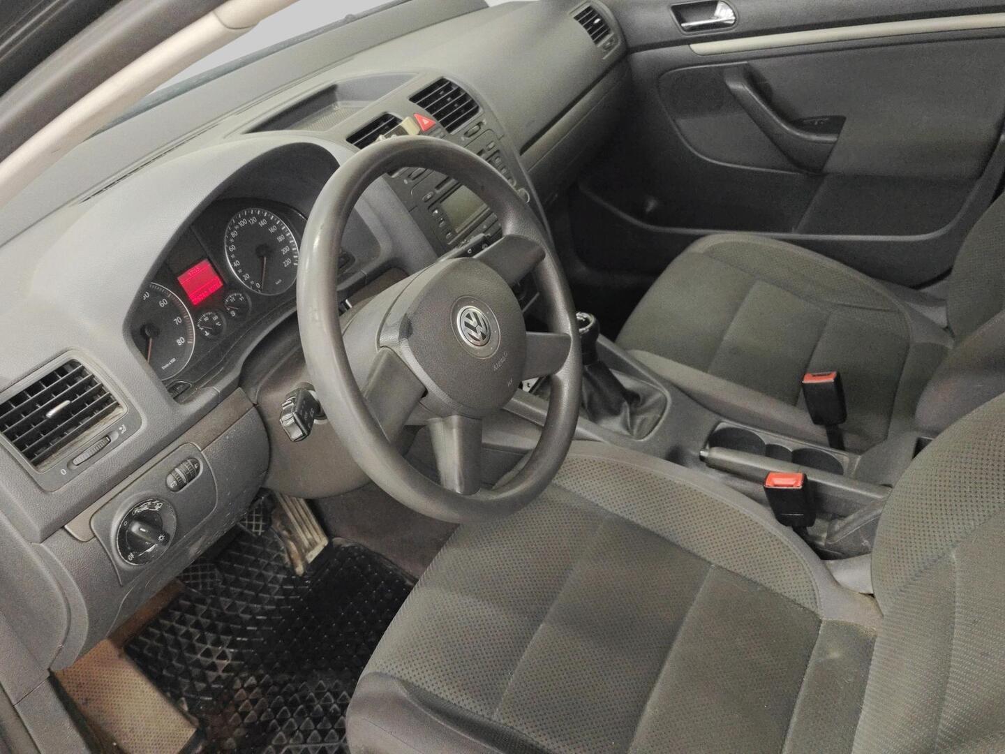 VOLKSWAGEN Golf 2004