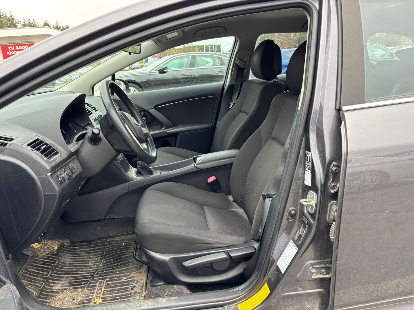 TOYOTA Avensis 2011