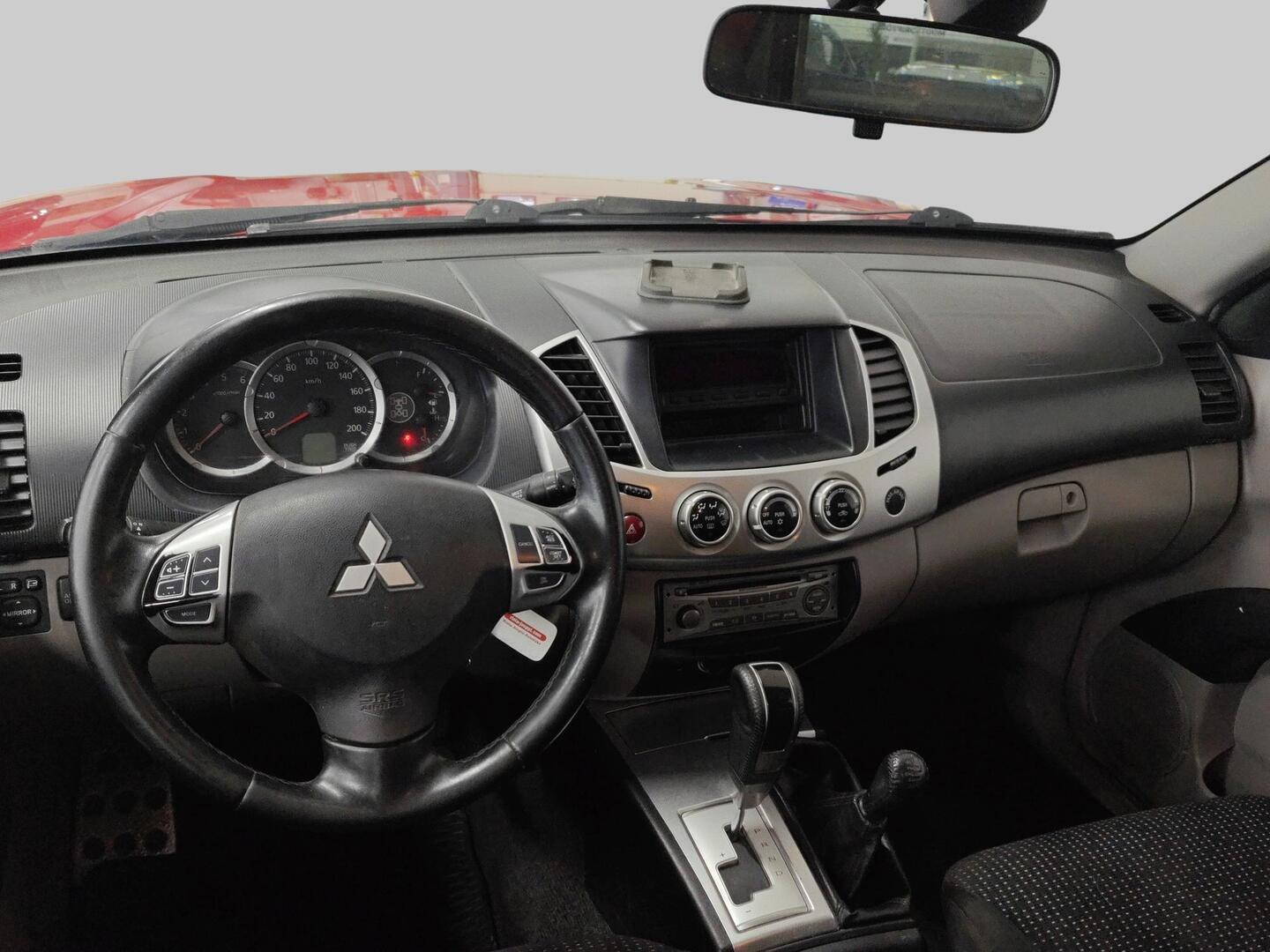 MITSUBISHI L200 2010