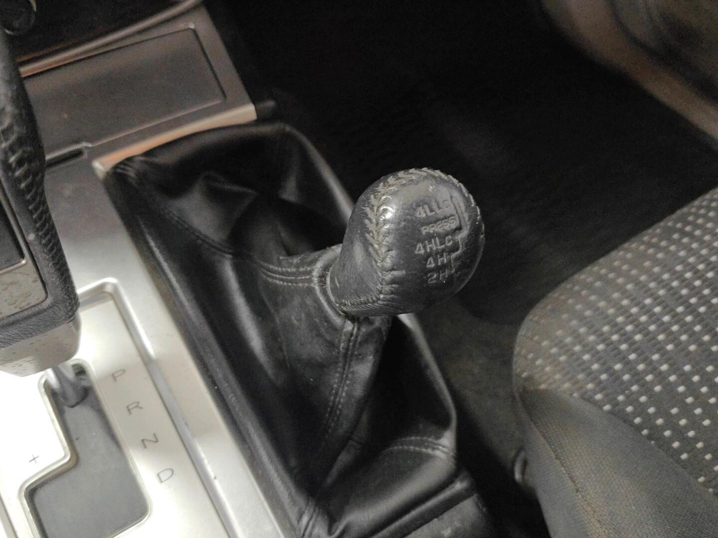 MITSUBISHI L200 2010