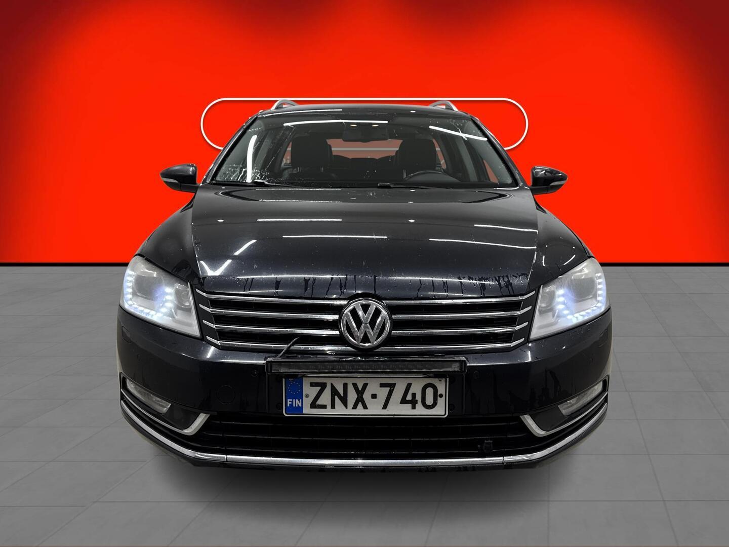 VOLKSWAGEN Passat 2012