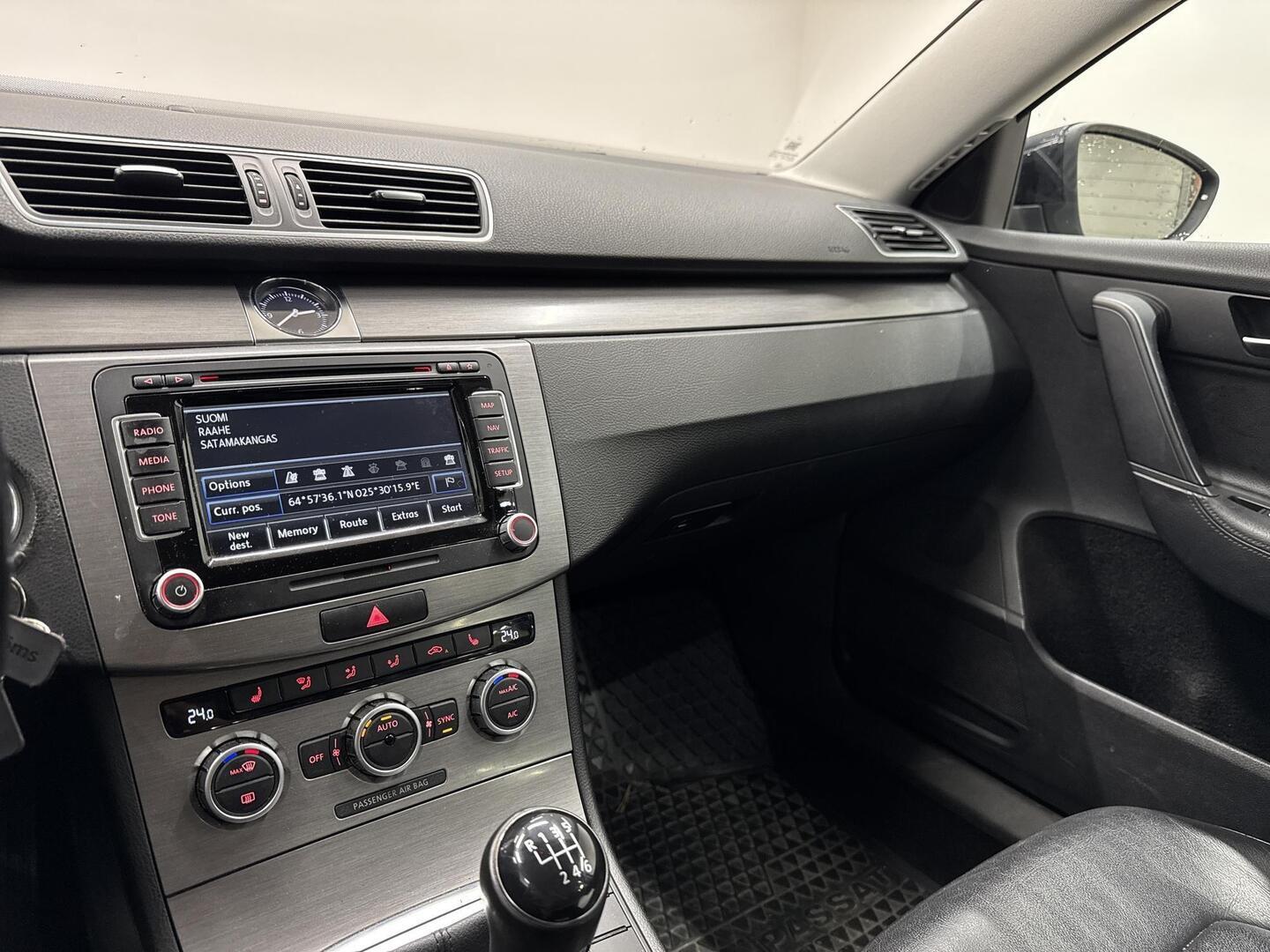 VOLKSWAGEN Passat 2012