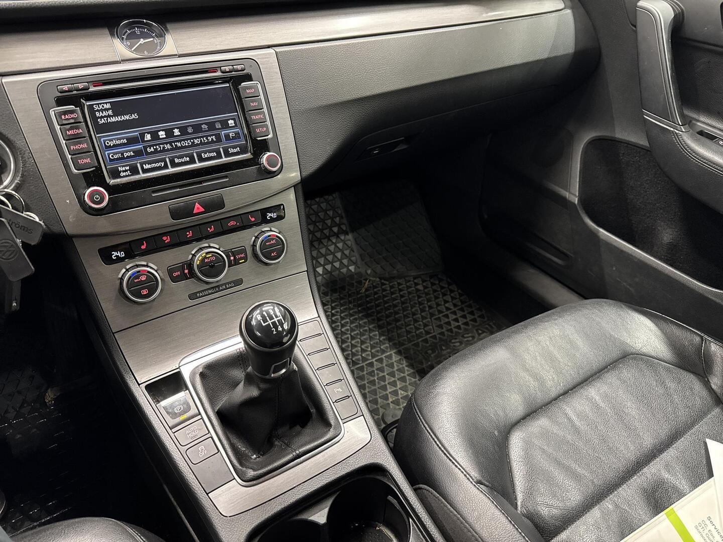 VOLKSWAGEN Passat 2012