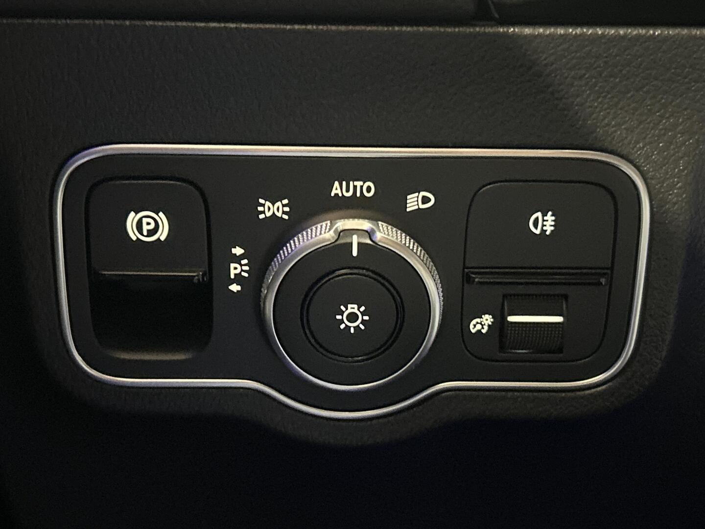 MERCEDES-BENZ B 2024