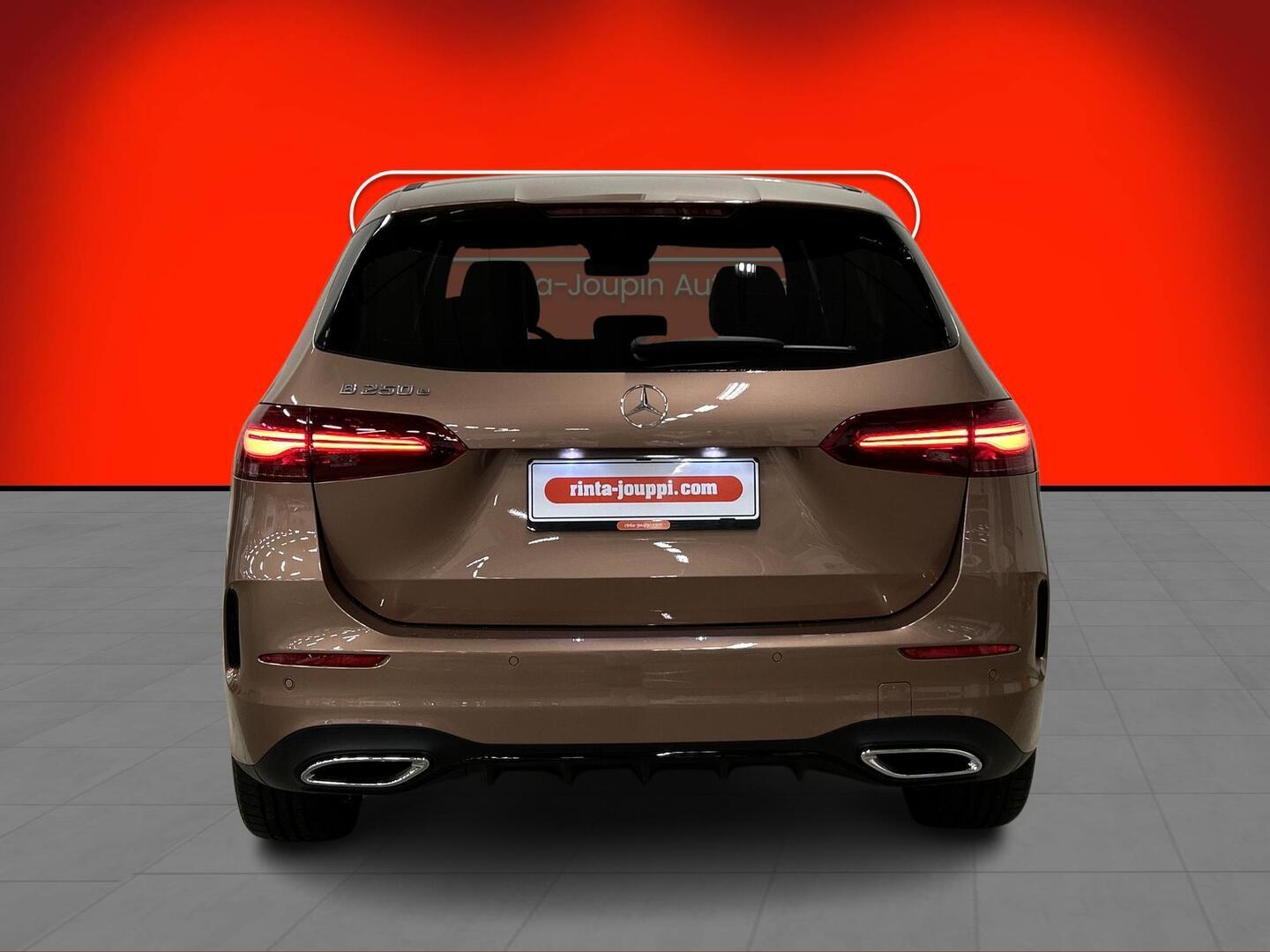 MERCEDES-BENZ B 2024